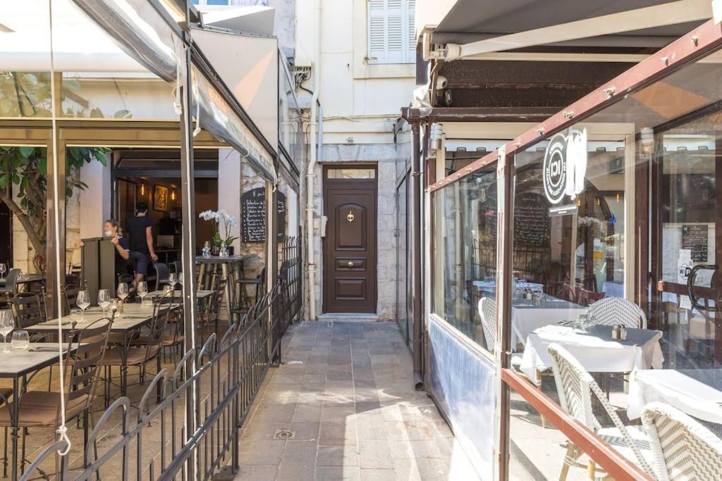 Appartement Authentique Situe En Plein Centre D'Antibes Extérieur photo