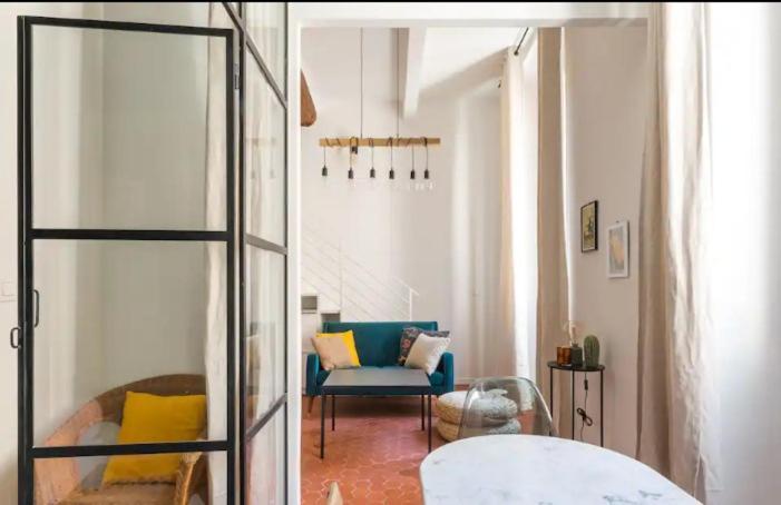Appartement Authentique Situe En Plein Centre D'Antibes Extérieur photo
