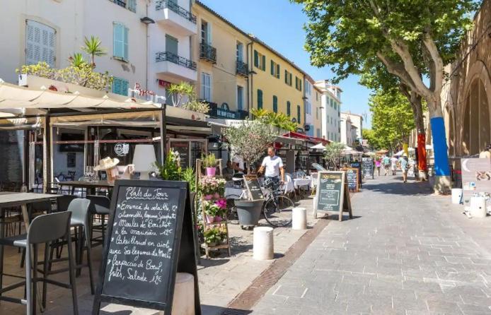 Appartement Authentique Situe En Plein Centre D'Antibes Extérieur photo