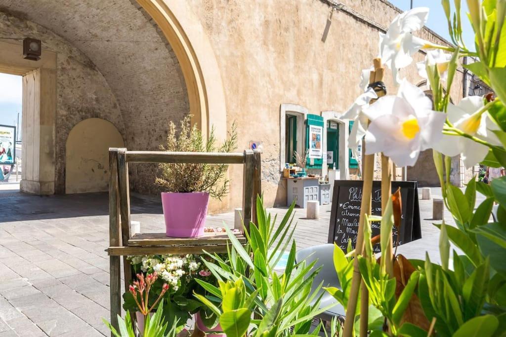 Appartement Authentique Situe En Plein Centre D'Antibes Extérieur photo